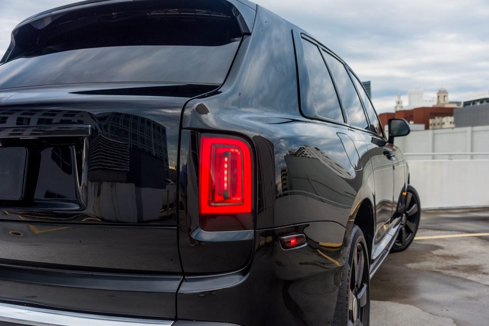 Rolls-Royce Cullinan, Black over Black, photo 6 of 13