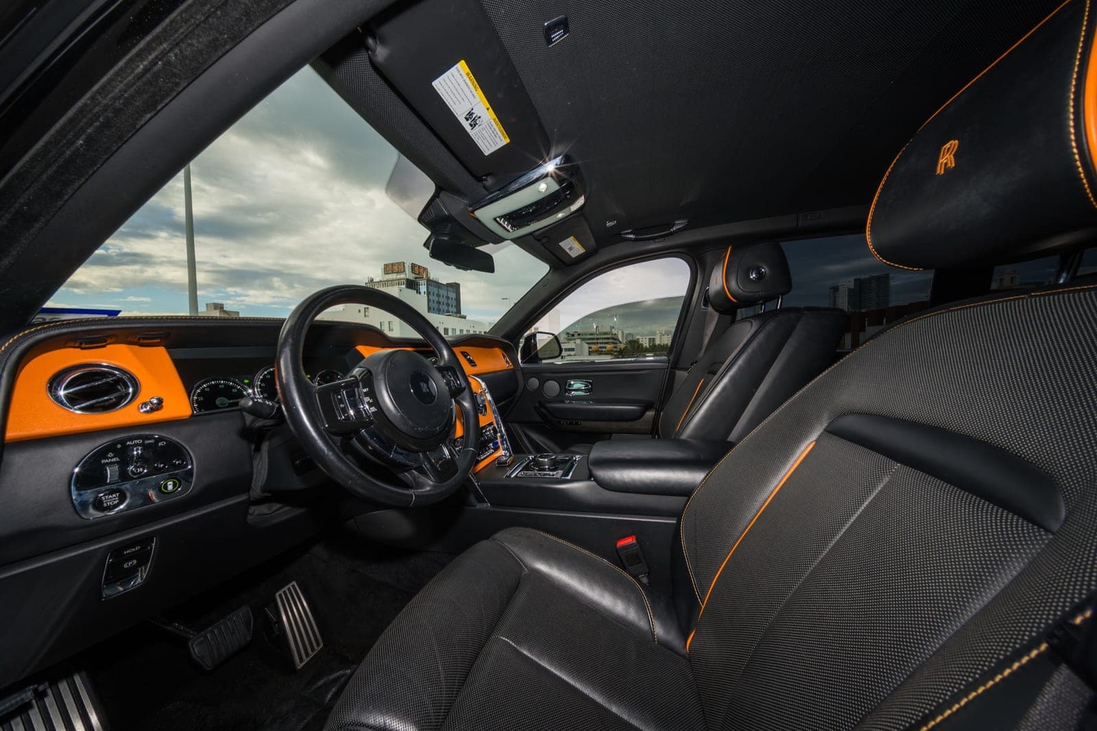 Rolls-Royce Cullinan, Black over Black, photo 9 of 13