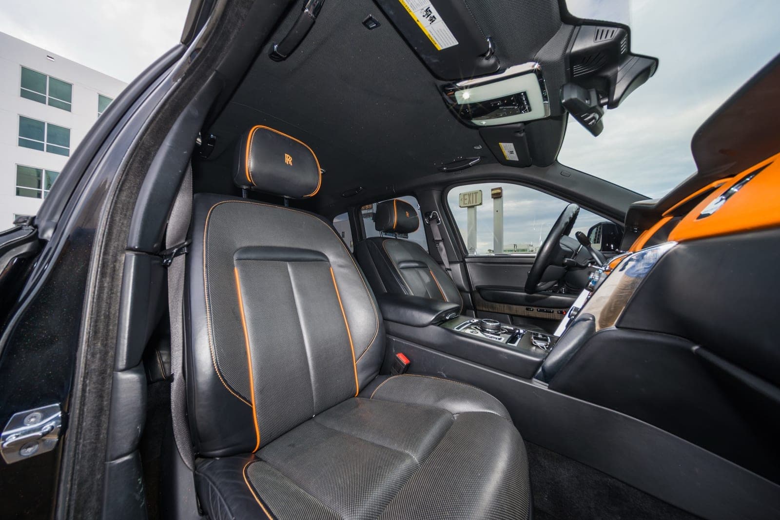 Rolls-Royce Cullinan, Black over Black, photo 10 of 13