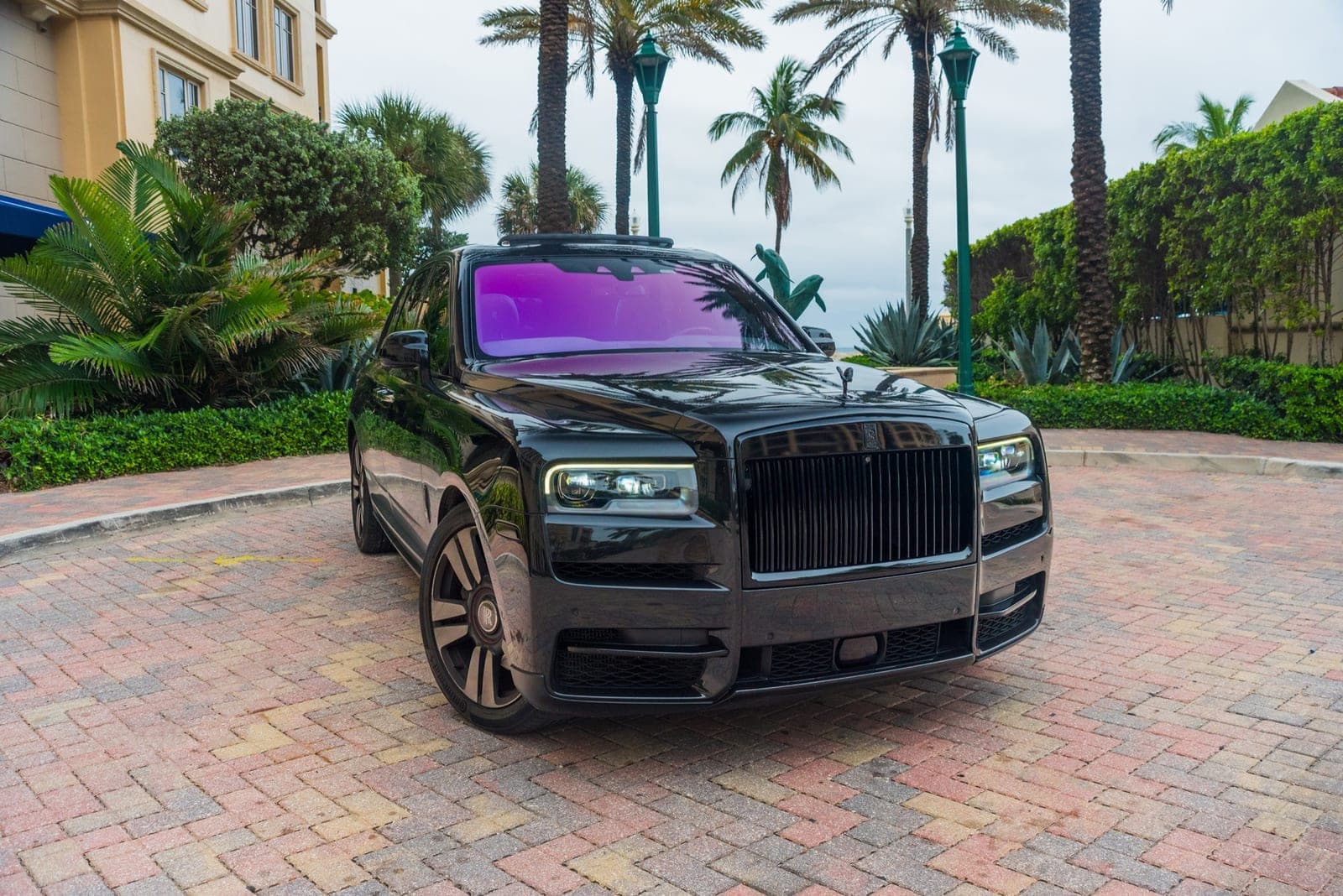 Rolls-Royce Cullinan, Black over Teal, photo 1 of 12
