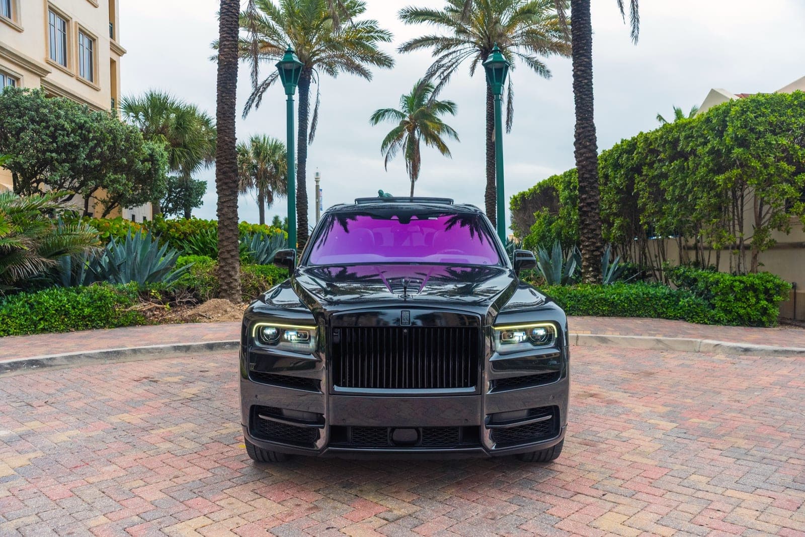 Rolls-Royce Cullinan, Black over Teal, photo 2 of 12
