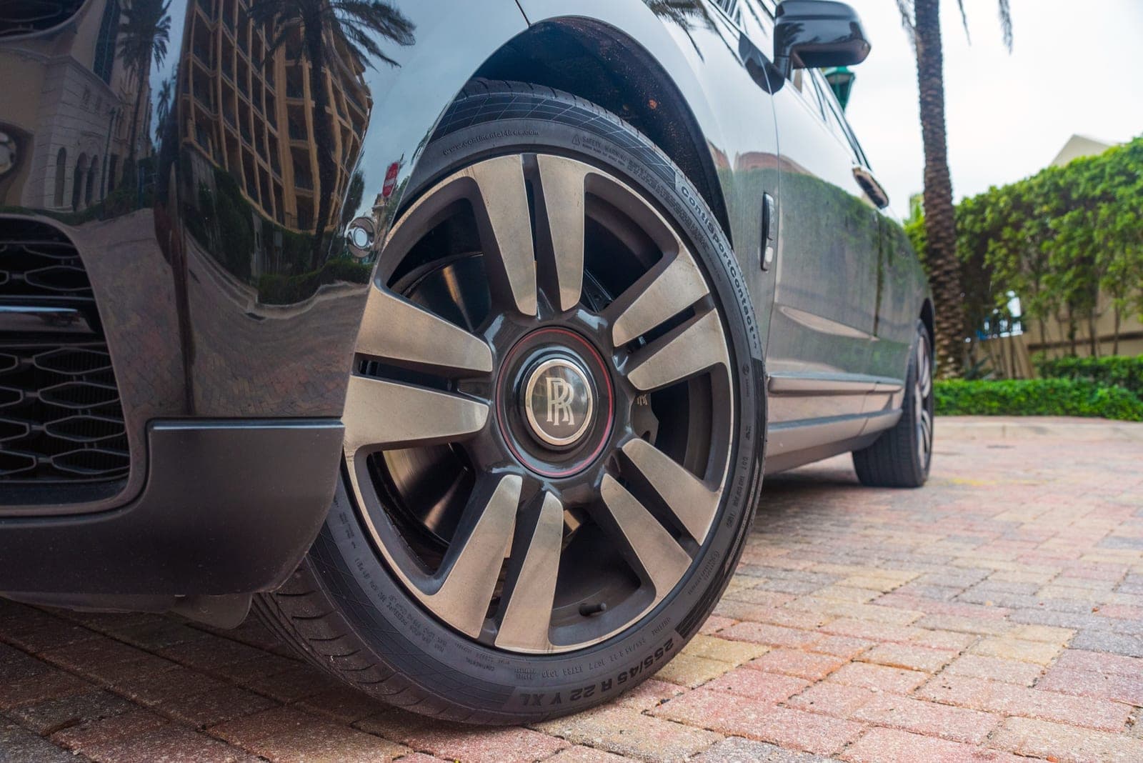 Rolls-Royce Cullinan, Black over Teal, photo 4 of 12