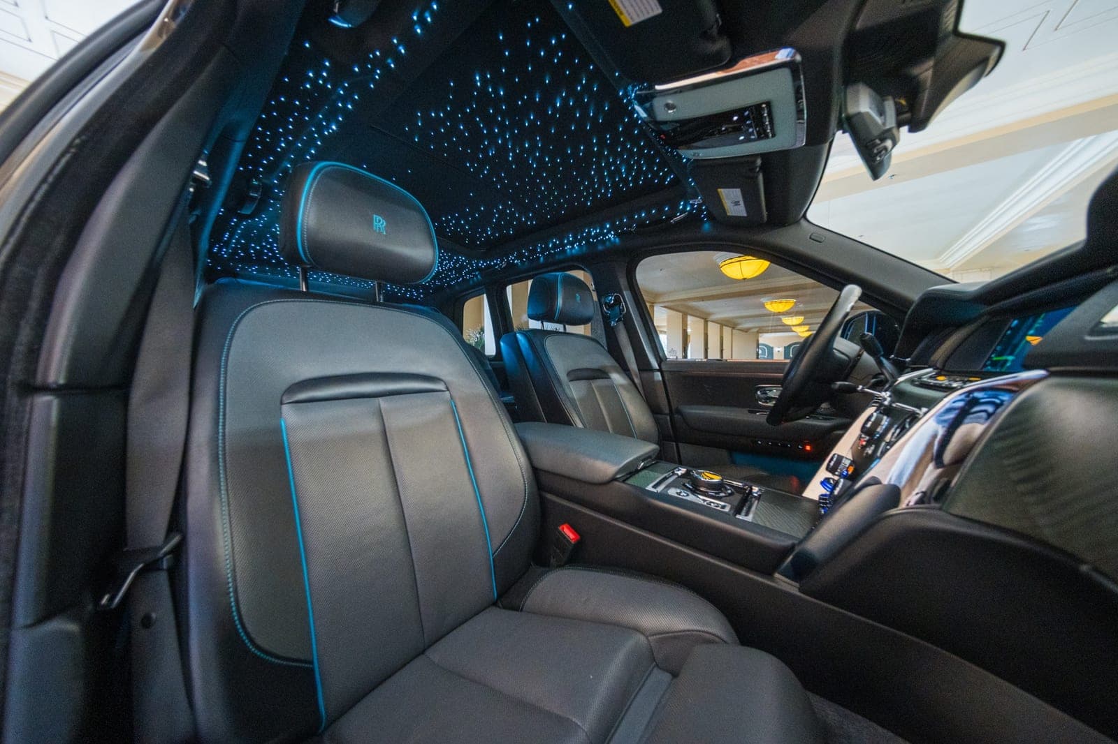 Rolls-Royce Cullinan, Black over Teal, photo 10 of 12