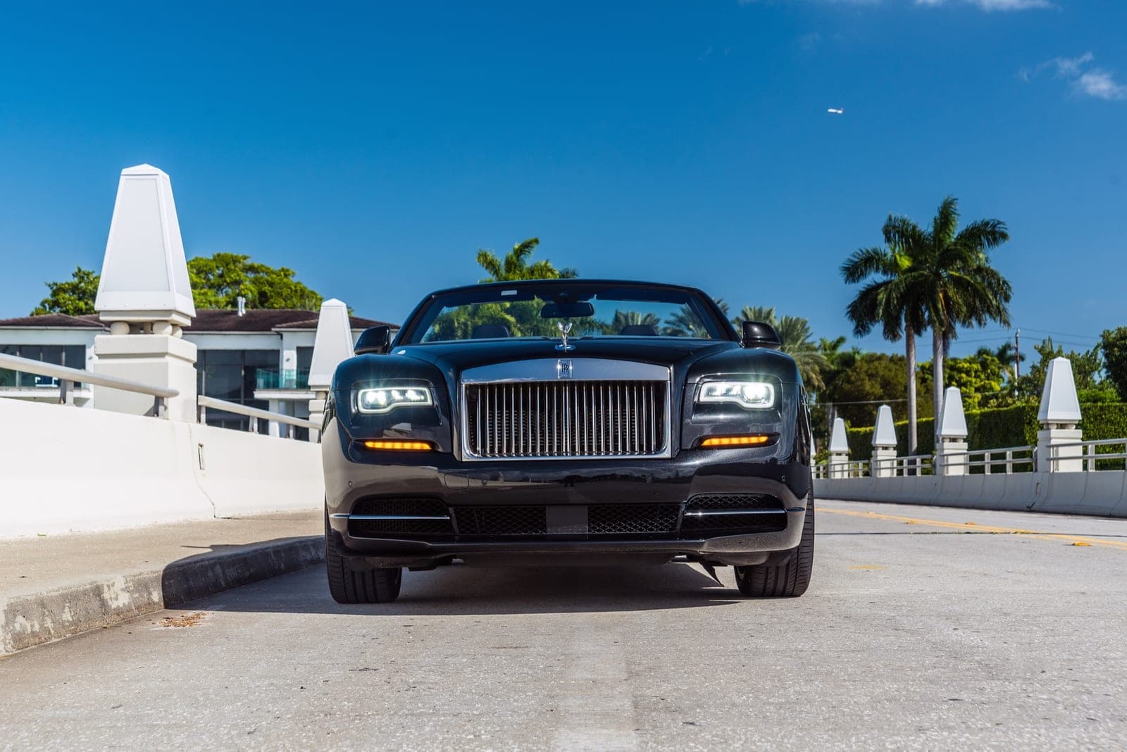 Rolls-Royce Dawn, Black over Mugello Red, photo 2 of 9