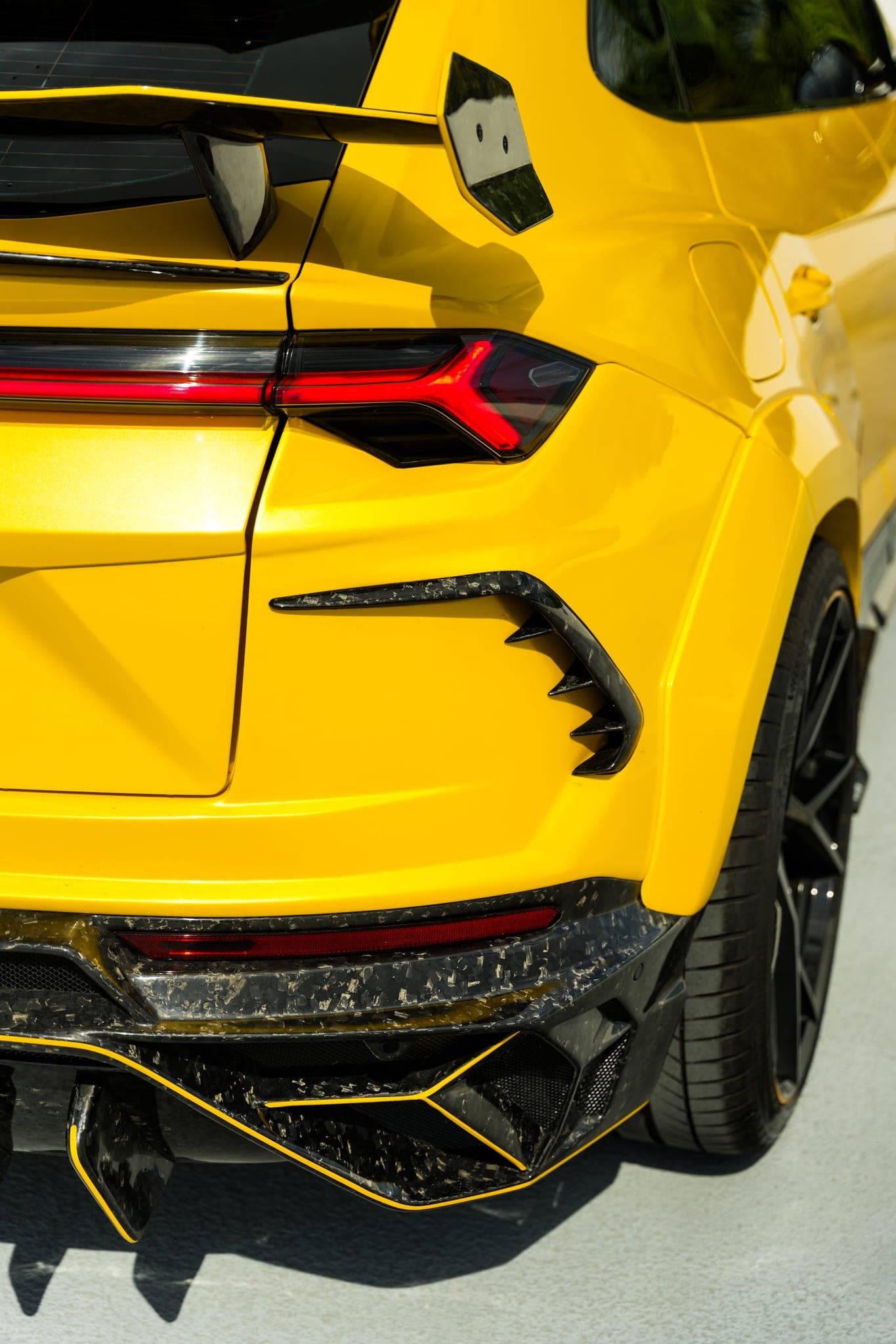 Lamborghini Urus Widebody, Giallo Auge, photo 2 of 9