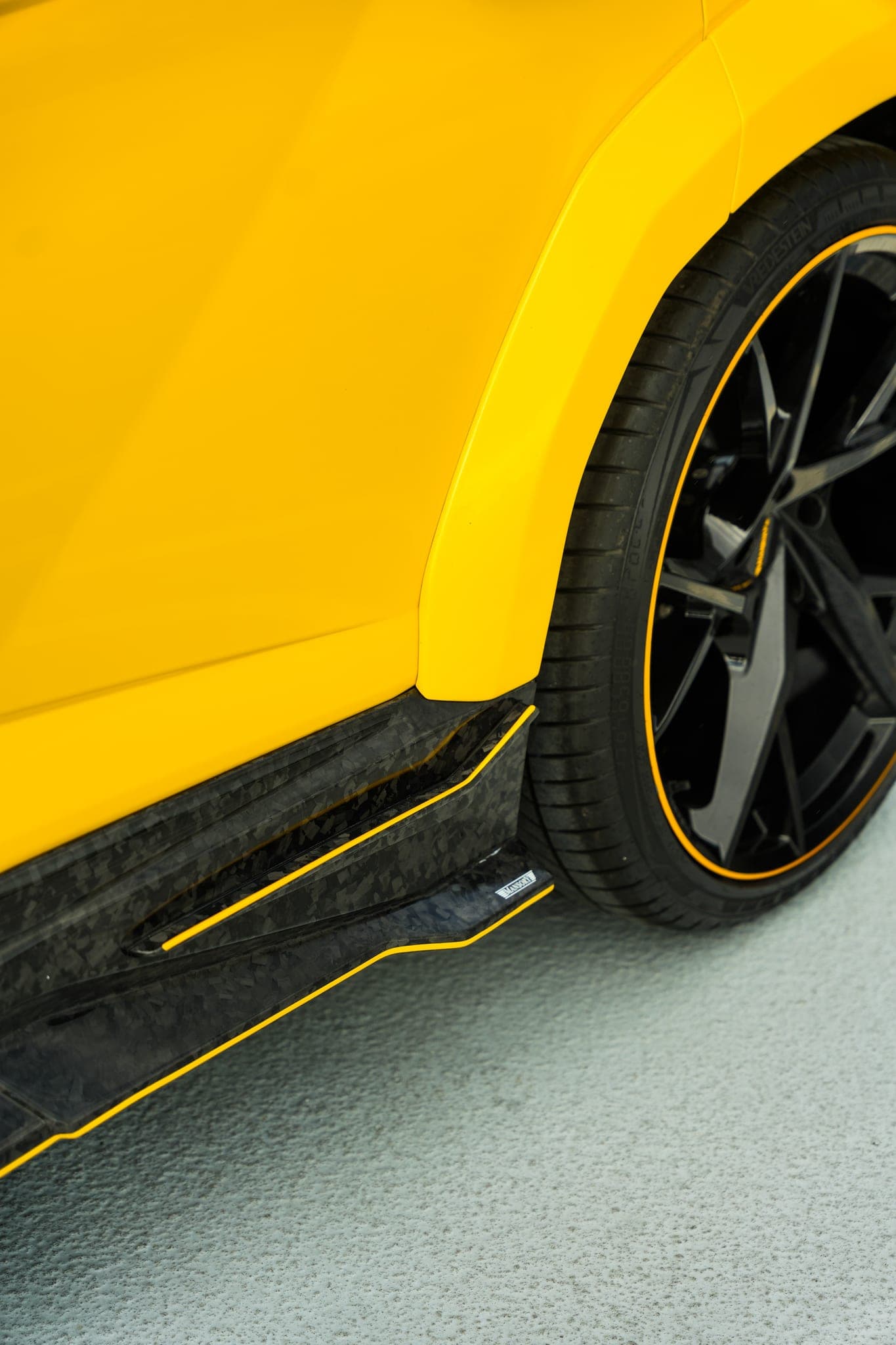 Lamborghini Urus Widebody, Giallo Auge, photo 3 of 9