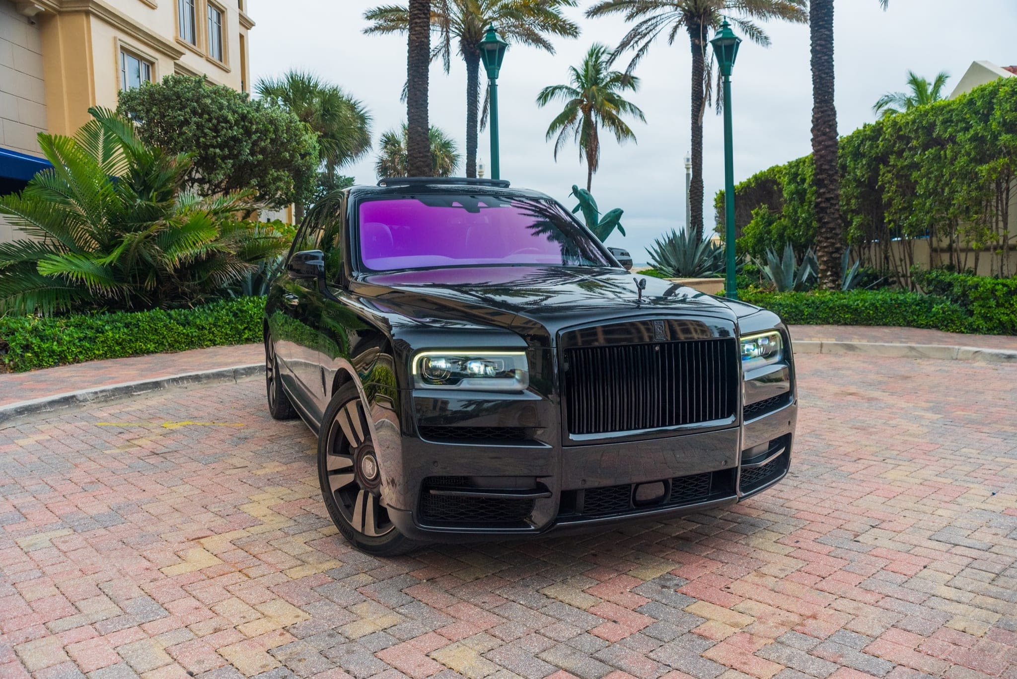 Rolls-Royce Cullinan, Black over Teal