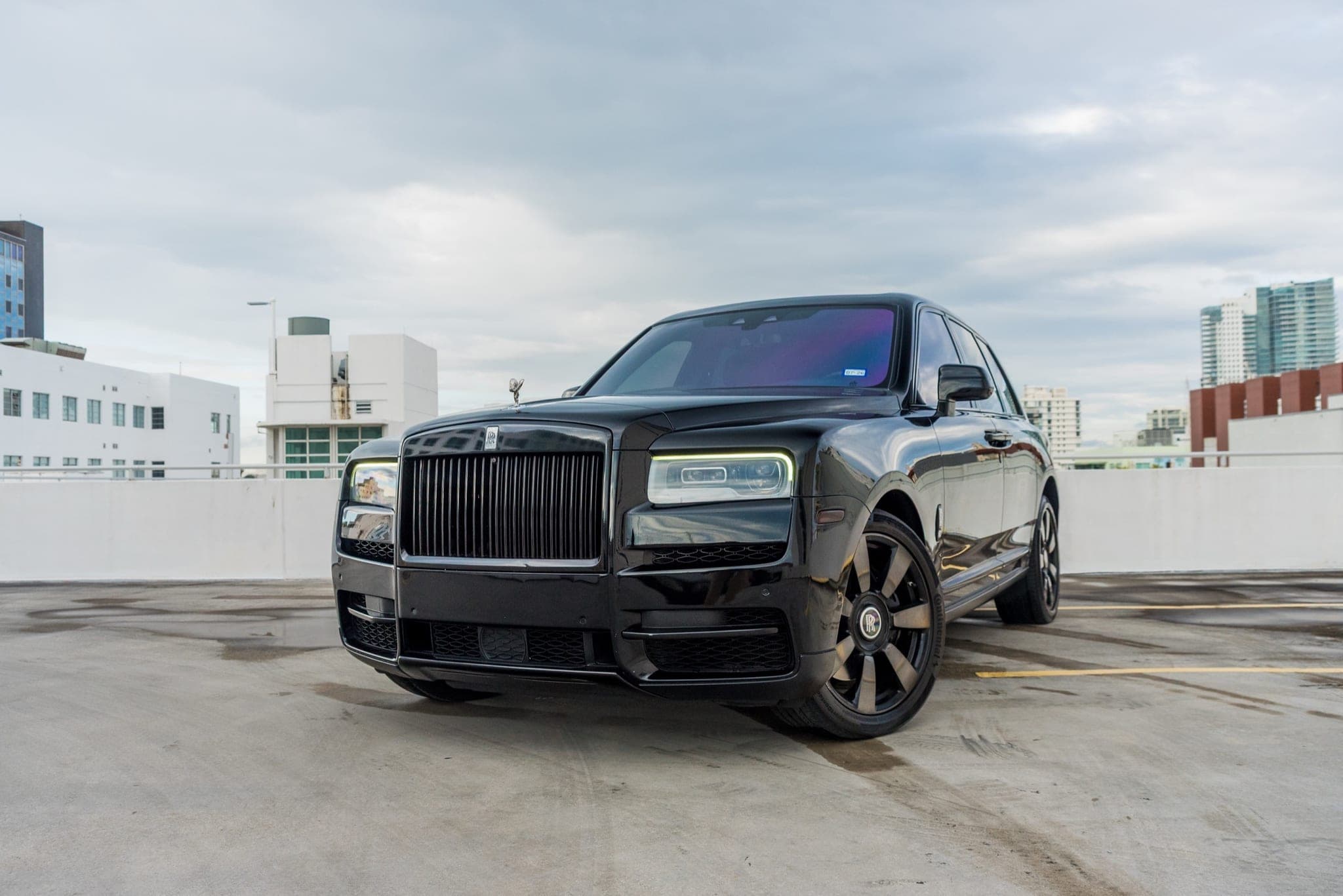 Rolls-Royce Cullinan, Black over Black